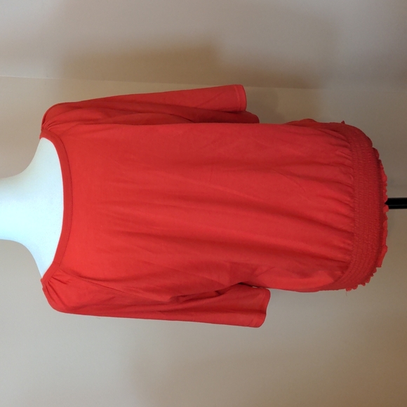 Ruffled Elastic Bottom Top - Picture 3 of 3